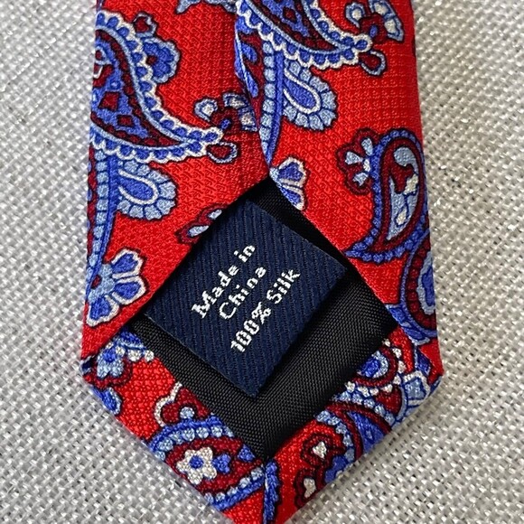 Croft&Barrow Paisley silk Tie. Red - Picture 2 of 8